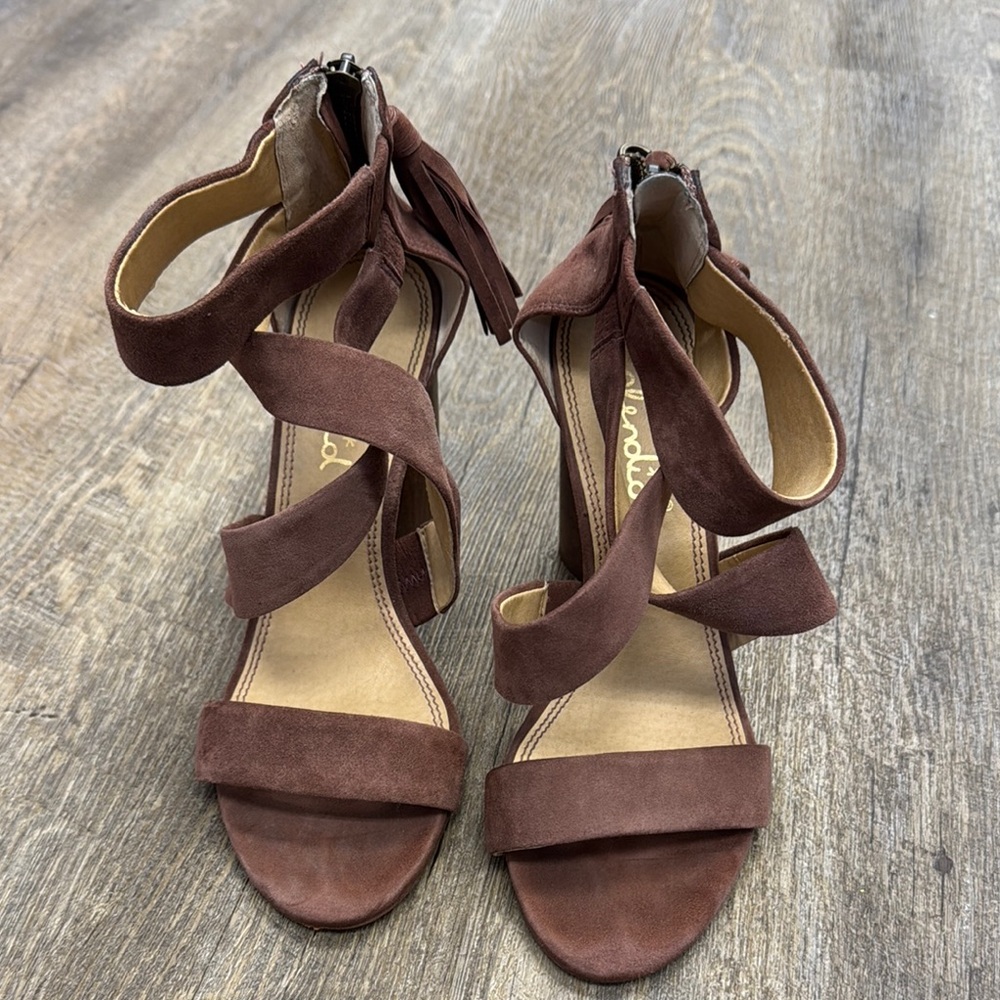 Splendid Brown Heels with Strappy Design